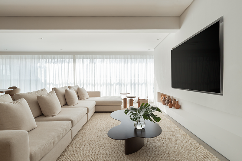 Refúgio urbano com alma de casa: projeto de Marcela Penteado resgata o acolhimento do interior no Morumbi