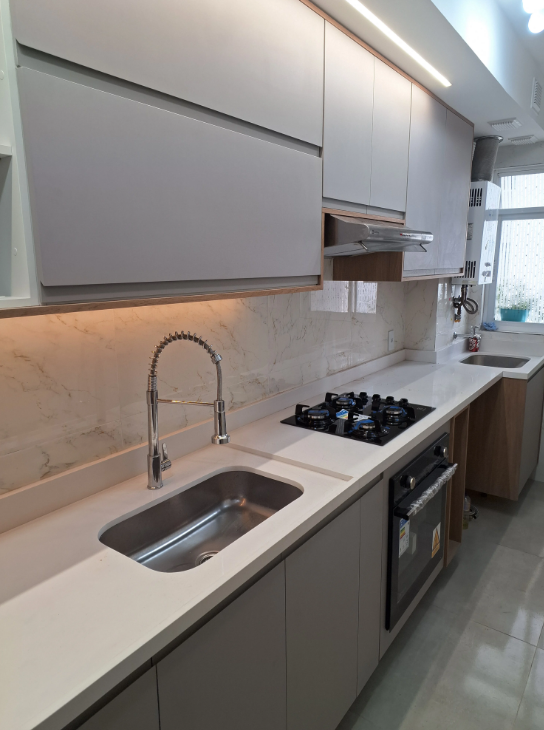 O revestimento precisa combinar com armários, bancada, piso e iluminação – Foto/Projeto: Reinaldo Gonçalves