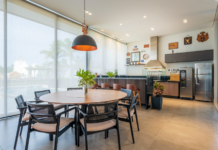 Cantinho do churrasco: como montar, decorar e integrar o espaço O estilo do cantinho precisa partir do que já existe nos outros ambientes da casa – Foto: Elson Yabiku | Projeto: Ana Andrezia Arquitetura