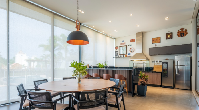 Cantinho do churrasco: como montar, decorar e integrar o espaço O estilo do cantinho precisa partir do que já existe nos outros ambientes da casa – Foto: Elson Yabiku | Projeto: Ana Andrezia Arquitetura