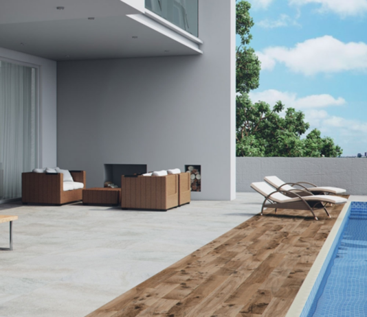 Porcelanato para área externa: onde usar, visuais e como limpar Comparar modelos fica mais simples quando superfície e classe de uso são observadas juntas – Foto: Portinari